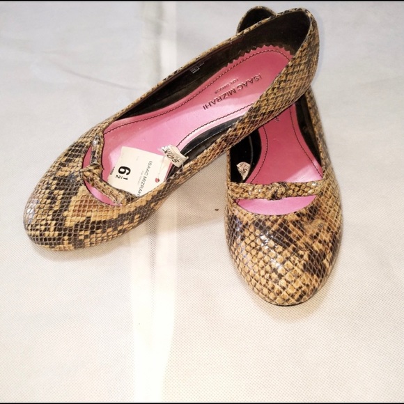 Issac Mizrahi for Target Snakeskin Ballet flat❤️ - Picture 3 of 4